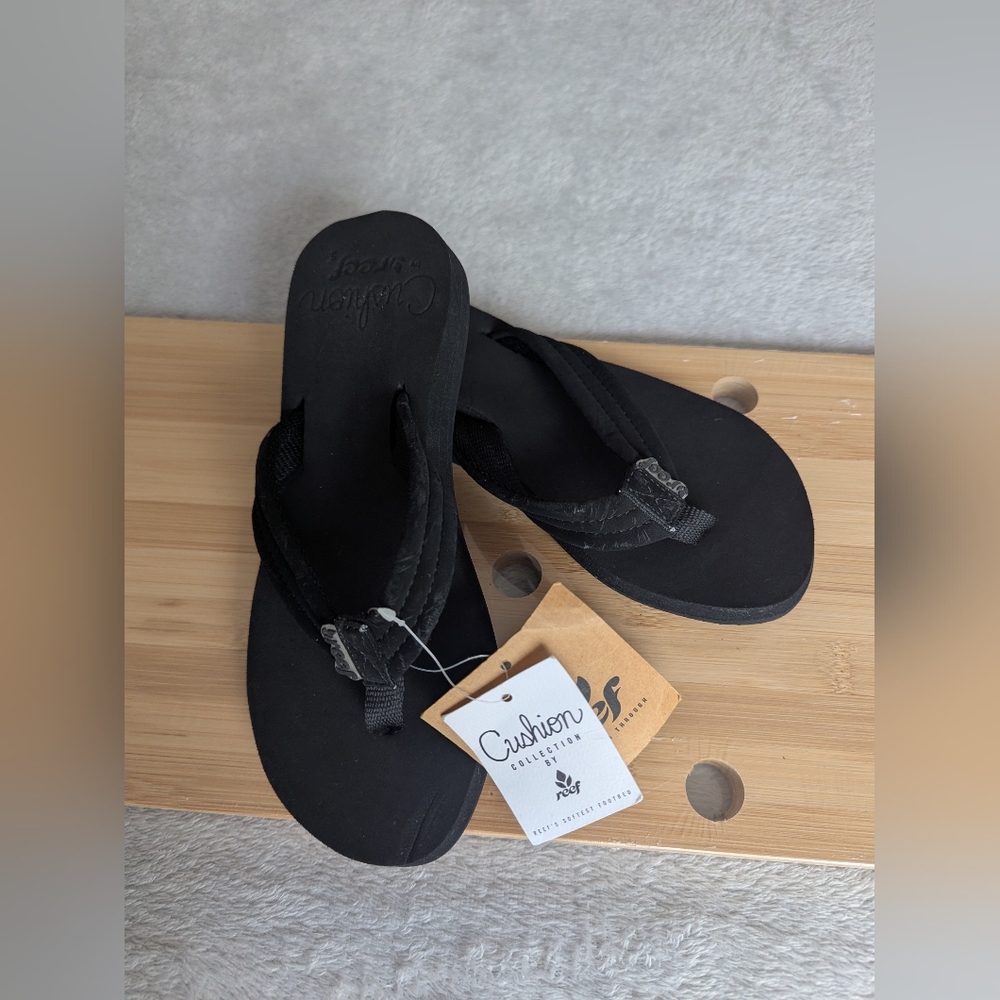 Reef Women’s Cushion Breeze Sandals - Black - Size 5 - Picture 5 of 8